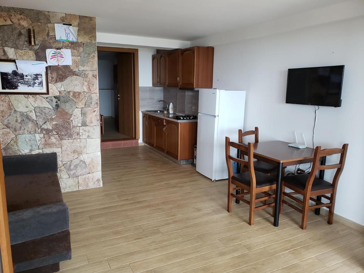 Hotel Brifs Shëngjin Eksteriør billede