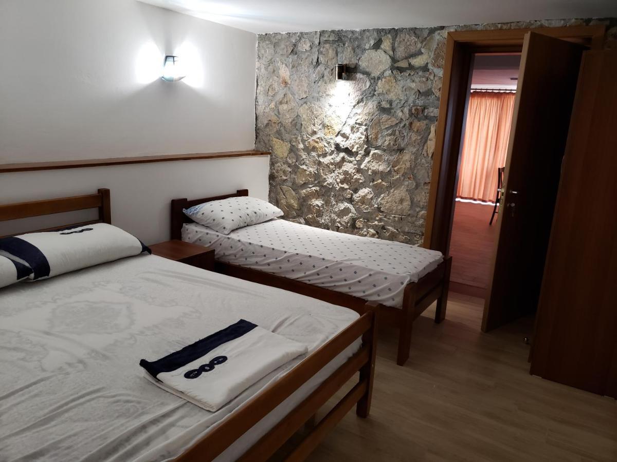 Hotel Brifs Shëngjin Eksteriør billede